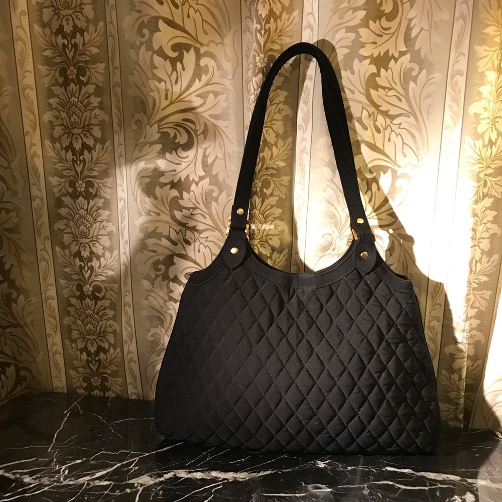 VERA BRADLEY BLACK QUILTED SHOULDER BAG